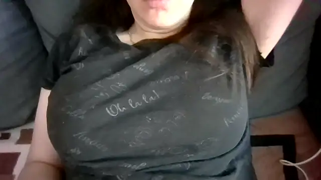 Snapshot of Nivella chatting on August 9, 2026, 10:20 am Nivella online show from August 9, 2026, 10:20 am