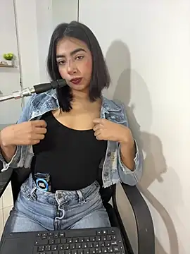 Snapshot of cherry_skinnyy_ chatting on August 4, 2026, 2:59 am cherry skinnyy online show from August 4, 2026, 2:59 am