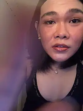 Snapshot of lunapitches chatting on June 23, 2026, 5:22 pm lunapitches online show from June 23, 2026, 5:22 pm