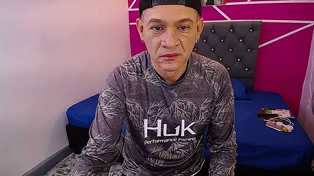Snapshot of Cesirry_ chatting on July 18, 2026, 1:37 pm Cesirry online show from July 18, 2026, 1:37 pm