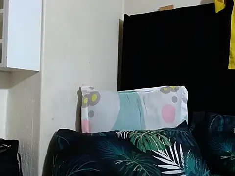 creamyslender23 online show from July 14, 2026, 8:58 pm