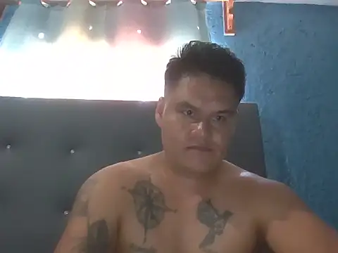 Snapshot of LatinoLeones chatting on June 29, 2026, 10:21 pm LatinoLeones online show from June 29, 2026, 10:21 pm
