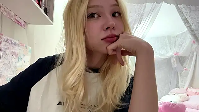 Snapshot of LinaFloww chatting on July 1, 2026, 7:13 pm LinaFloww online show from July 1, 2026, 7:13 pm