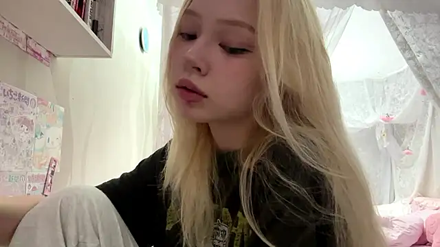 Snapshot of LinaFloww chatting on July 2, 2026, 7:53 pm LinaFloww online show from July 2, 2026, 7:53 pm
