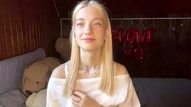 Snapshot of GlyndaMccannon chatting on July 18, 2026, 8:07 am GlyndaMccannon online show from July 18, 2026, 8:07 am