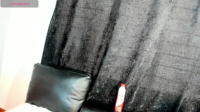 love amor  online show from April 23, 2026, 9:39 pm