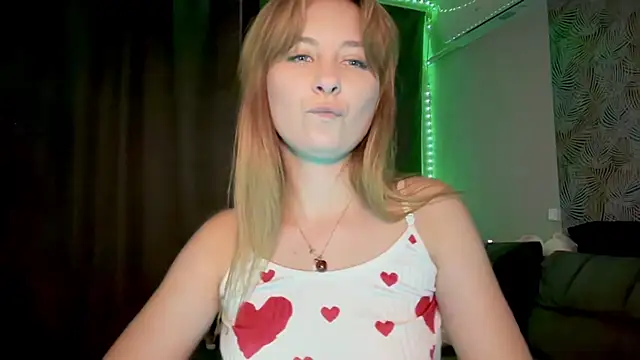 Snapshot of Luna_Kissss chatting on July 16, 2026, 7:31 pm Luna Kissss online show from July 16, 2026, 7:31 pm