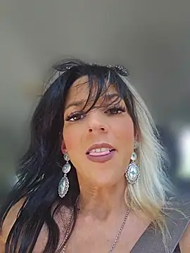Snapshot of lil_jiggly chatting on July 21, 2026, 8:33 pm lil jiggly online show from July 21, 2026, 8:33 pm