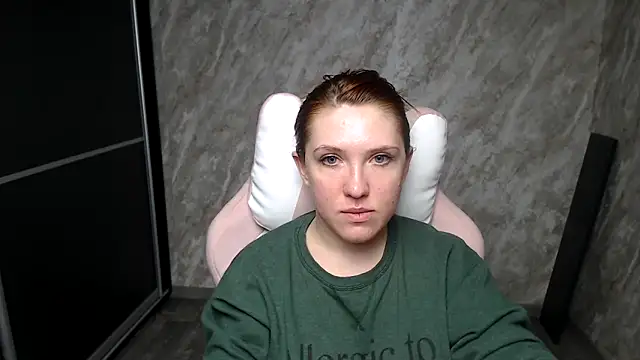 Reginasmilee online show from February 19, 2026, 6:37 pm