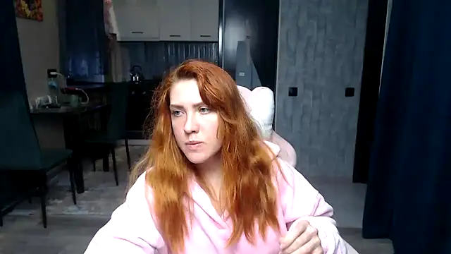 Reginasmilee online show from April 10, 2026, 2:44 pm