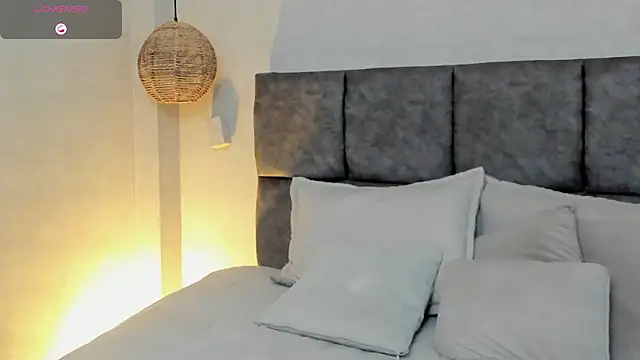 Snapshot of vera__lux chatting on August 4, 2026, 12:30 pm vera lux online show from August 4, 2026, 12:30 pm