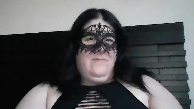 Snapshot of RavenRunee chatting on July 3, 2026, 2:40 am RavenRunee online show from July 3, 2026, 2:40 am