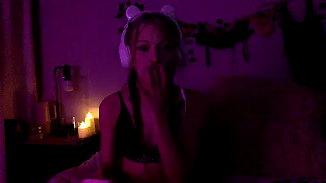 RavenHepburn online show from June 27, 2026, 2:49 am