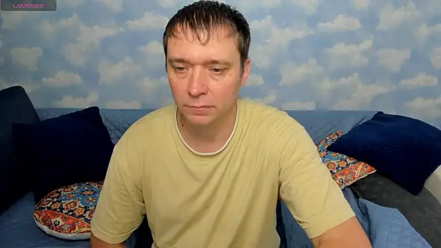 Snapshot of MenyCooper chatting on August 1, 2026, 2:33 am MenyCooper online show from August 1, 2026, 2:33 am