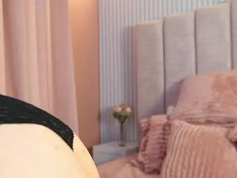 Snapshot of naira_velvett chatting on July 13, 2026, 7:49 pm naira velvett online show from July 13, 2026, 7:49 pm