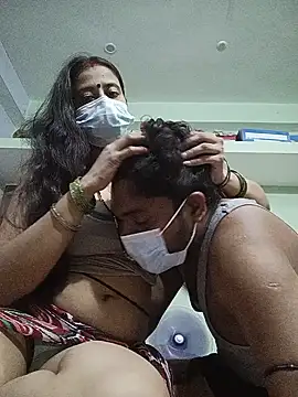 Snapshot of married_couple1111 chatting on July 30, 2026, 6:40 pm married couple1111 online show from July 30, 2026, 6:40 pm
