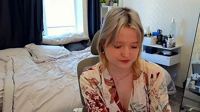 GlimmerGirl  online show from July 2, 2026, 3:23 am