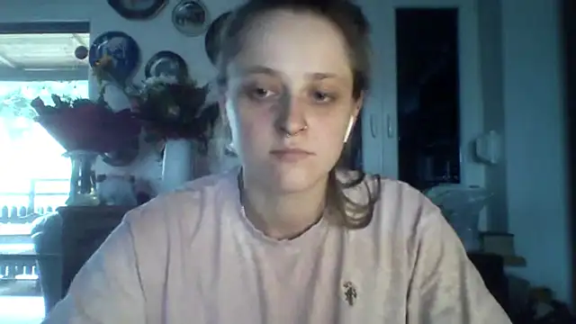 LeaWetGirl online show from July 1, 2026, 4:40 pm