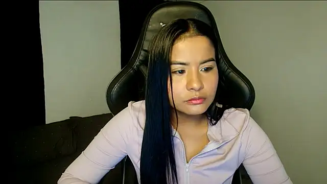 Kiara Naomi online show from July 3, 2026, 1:50 pm
