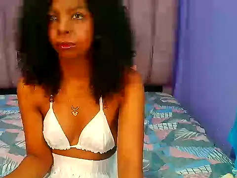 Snapshot of Zafiralennox chatting on July 19, 2026, 3:16 pm Zafiralennox online show from July 19, 2026, 3:16 pm