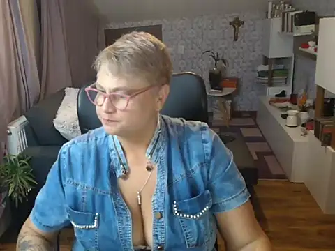 NewHellen4you online show from July 1, 2026, 7:24 pm