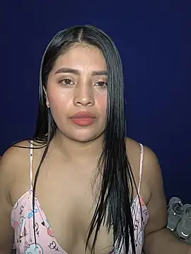 Snapshot of EmiliaRainboow chatting on July 29, 2026, 9:35 pm EmiliaRainboow online show from July 29, 2026, 9:35 pm