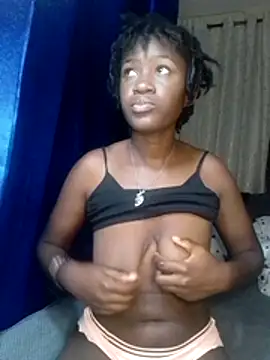 Snapshot of boobqueen15 chatting on July 5, 2026, 10:39 pm boobqueen15 online show from July 5, 2026, 10:39 pm