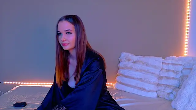 Snapshot of Sellenna_ chatting on July 6, 2026, 4:42 am Sellenna online show from July 6, 2026, 4:42 am