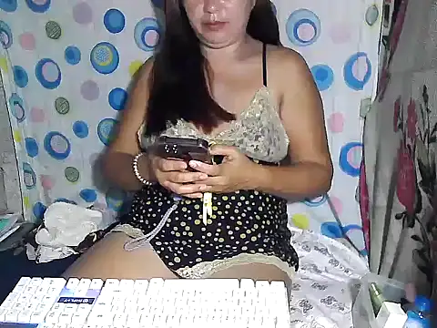 Snapshot of sweetlady06 chatting on July 14, 2026, 10:43 am sweetlady06 online show from July 14, 2026, 10:43 am