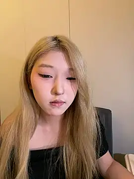 Snapshot of liyiyi- chatting on July 6, 2026, 10:56 am liyiyi- online show from July 6, 2026, 10:56 am
