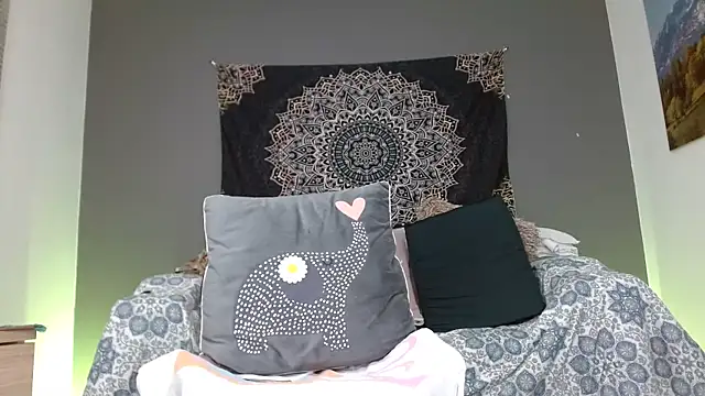 katiasupreme1 online show from November 17, 2025, 6:14 pm