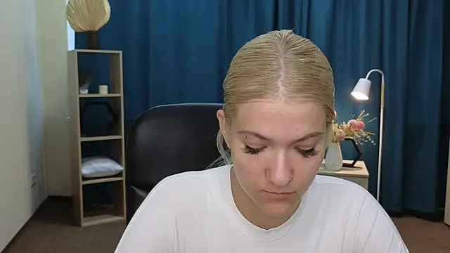 Snapshot of CammyYoula chatting on July 9, 2026, 4:16 am CammyYoula online show from July 9, 2026, 4:16 am