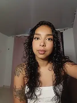 Snapshot of Molly00_ chatting on July 9, 2026, 10:36 pm Molly00 online show from July 9, 2026, 10:36 pm