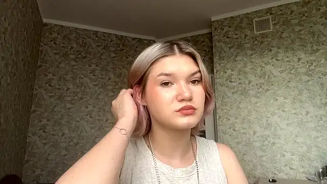 Snapshot of PearlyCafferky chatting on July 9, 2026, 12:09 pm PearlyCafferky online show from July 9, 2026, 12:09 pm