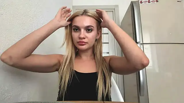 Snapshot of Karadelavine chatting on July 9, 2026, 4:44 pm Karadelavine online show from July 9, 2026, 4:44 pm