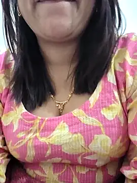 Snapshot of Motomoto8989 chatting on July 17, 2026, 12:23 pm Motomoto8989 online show from July 17, 2026, 12:23 pm