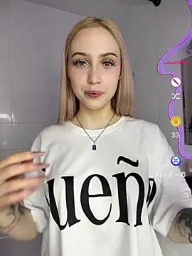 Snapshot of Lilechka_Moon chatting on July 15, 2026, 11:48 am Lilechka Moon online show from July 15, 2026, 11:48 am