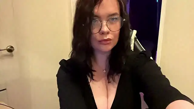 AdelinaVirelle online show from July 14, 2026, 5:07 pm