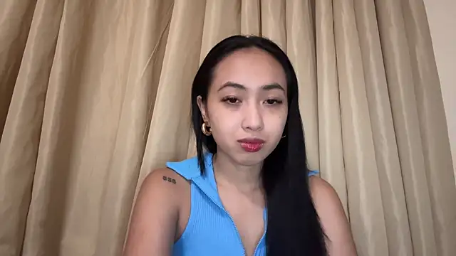 Snapshot of RisaBongartz chatting on July 13, 2026, 5:43 am RisaBongartz online show from July 13, 2026, 5:43 am