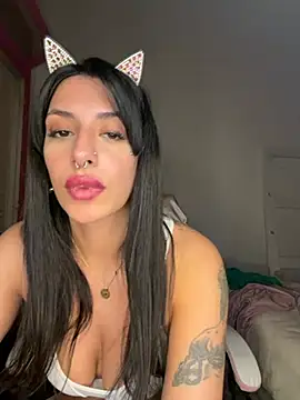 Snapshot of SuciaEstrella chatting on July 13, 2026, 3:31 am SuciaEstrella online show from July 13, 2026, 3:31 am