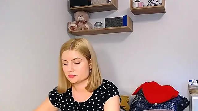 alisenties online show from September 26, 2025, 2:32 pm