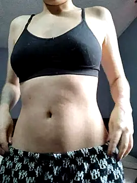 laura mon online show from August 5, 2026, 8:33 pm