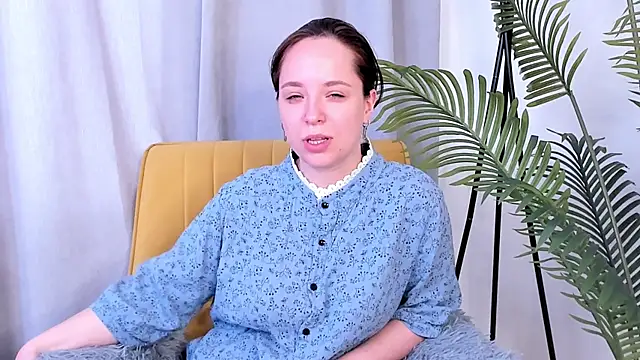 Snapshot of RhonaCavers chatting on July 18, 2026, 8:29 am RhonaCavers online show from July 18, 2026, 8:29 am