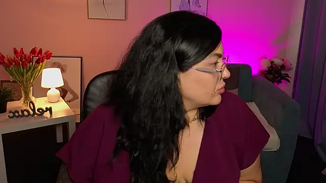 MiaCoollins online show from July 14, 2026, 4:23 pm