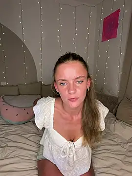 Snapshot of Stella_Rosee chatting on July 17, 2026, 6:35 pm Stella Rosee online show from July 17, 2026, 6:35 pm