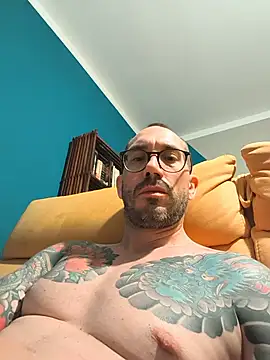 Snapshot of Leo_Irezumi chatting on July 31, 2026, 2:11 am Leo Irezumi online show from July 31, 2026, 2:11 am