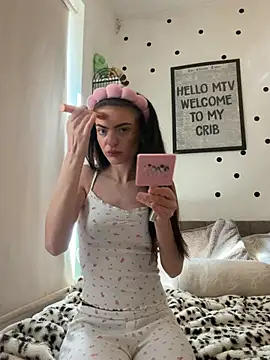 lottieraexx online show from July 24, 2026, 3:32 pm