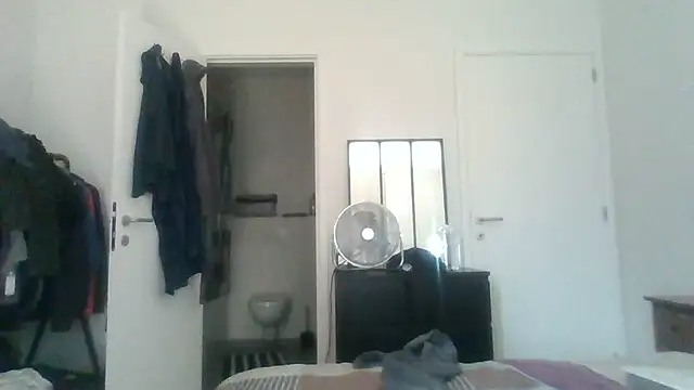 Snapshot of FFbottomnow chatting on July 21, 2026, 3:14 pm FFbottomnow online show from July 21, 2026, 3:14 pm