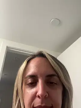 mellybearzzz online show from July 25, 2026, 12:42 am