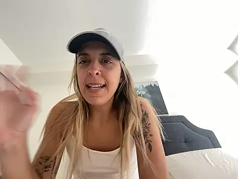mellybearzzz online show from July 27, 2026, 4:36 pm